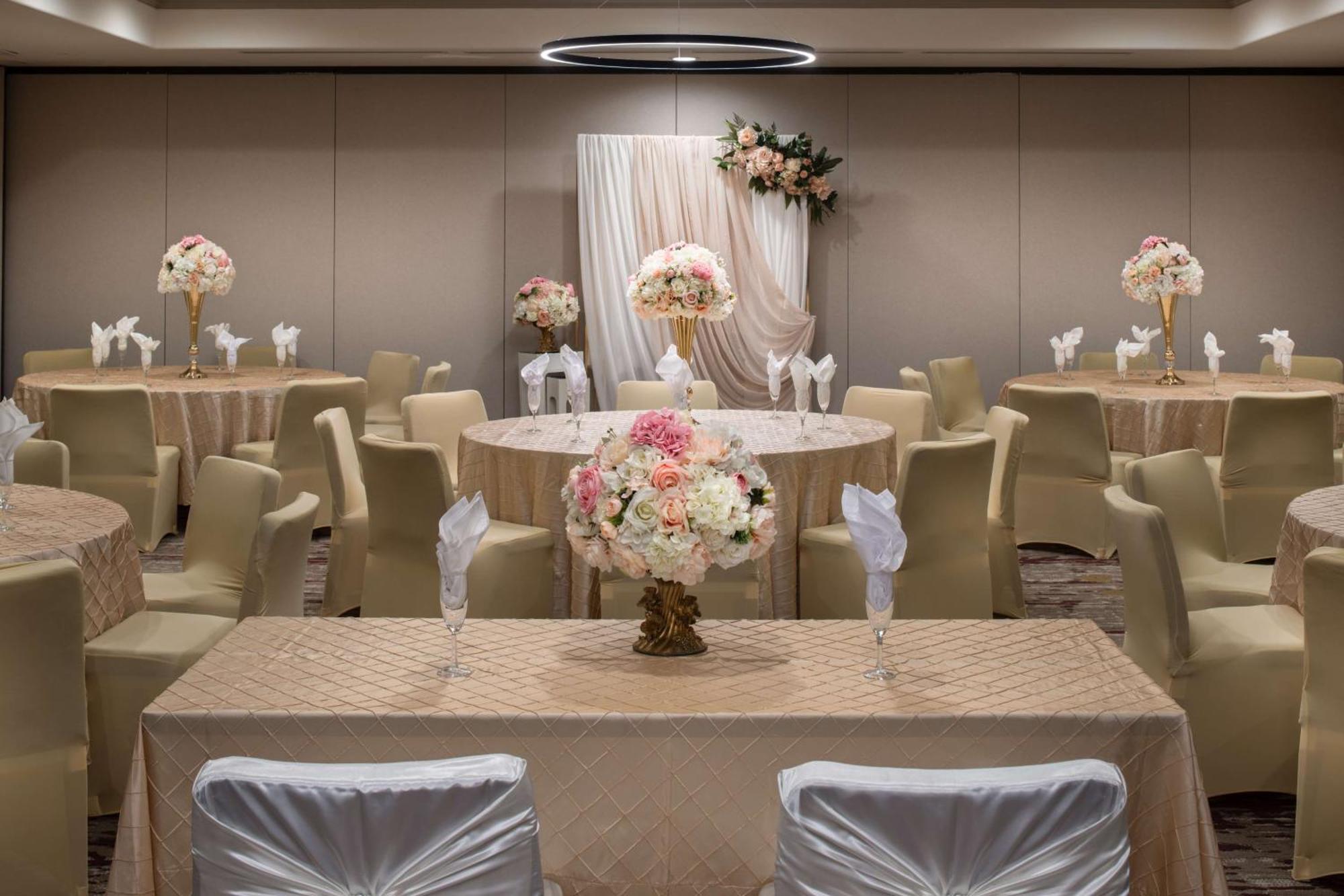 Hilton Garden Inn Fontana Ngoại thất bức ảnh