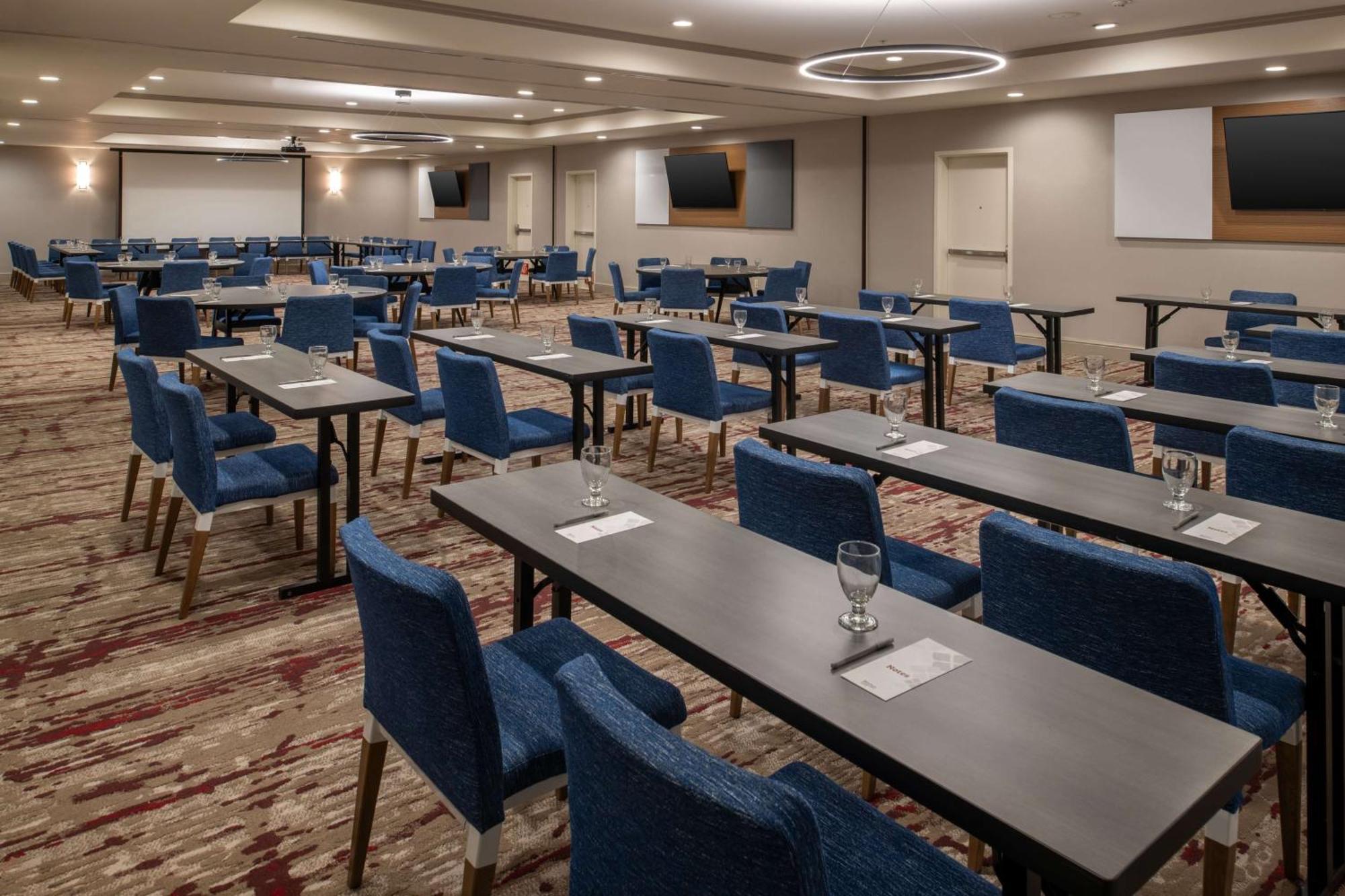 Hilton Garden Inn Fontana Ngoại thất bức ảnh