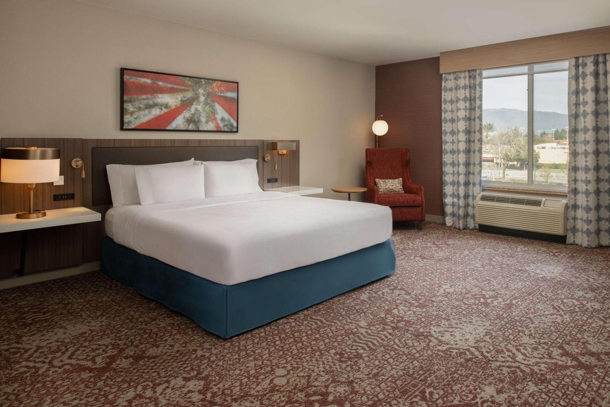 Hilton Garden Inn Fontana Ngoại thất bức ảnh