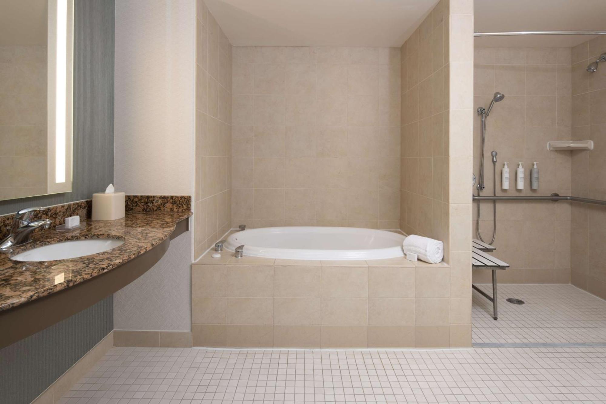 Hilton Garden Inn Fontana Ngoại thất bức ảnh