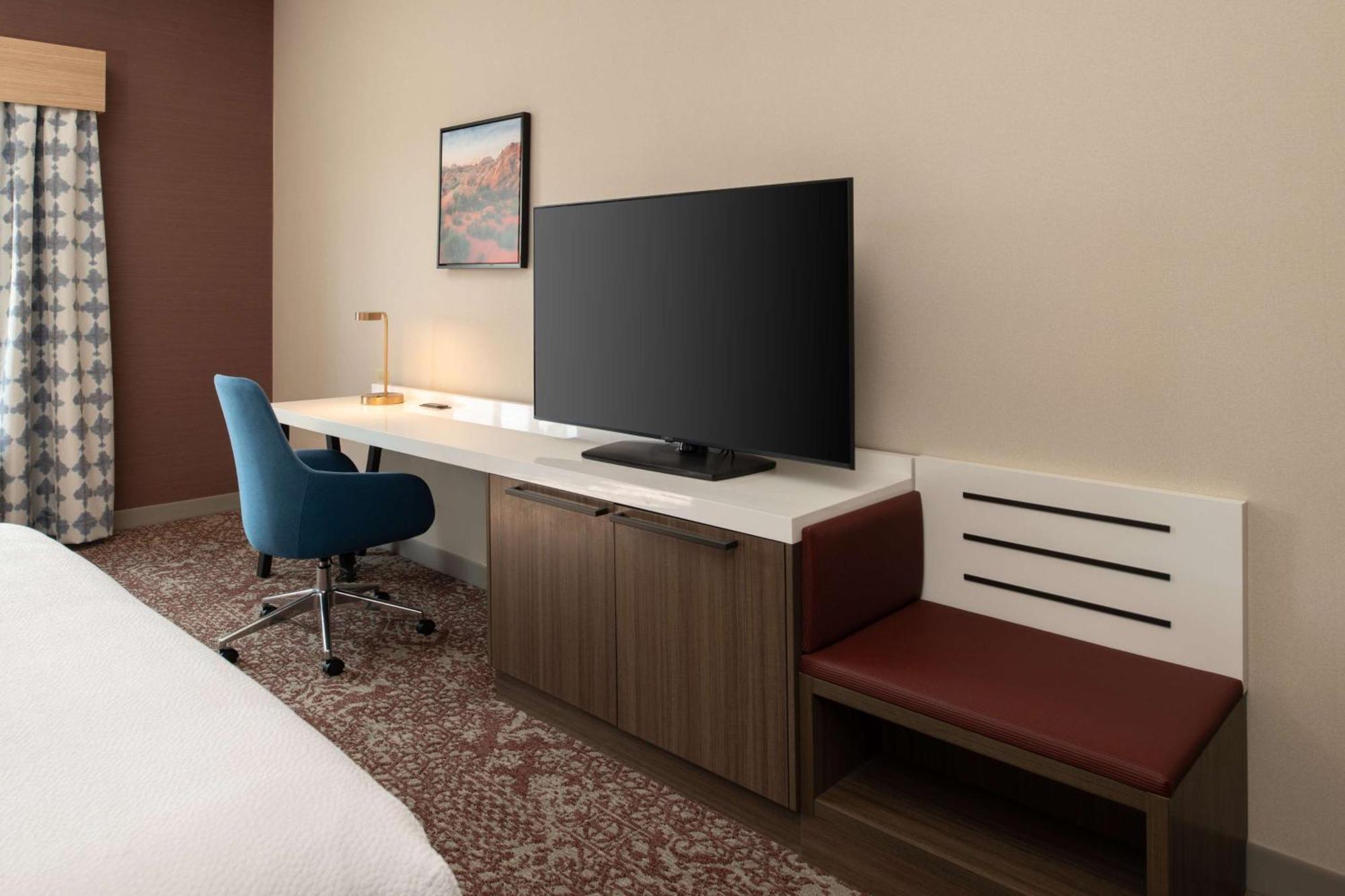 Hilton Garden Inn Fontana Ngoại thất bức ảnh