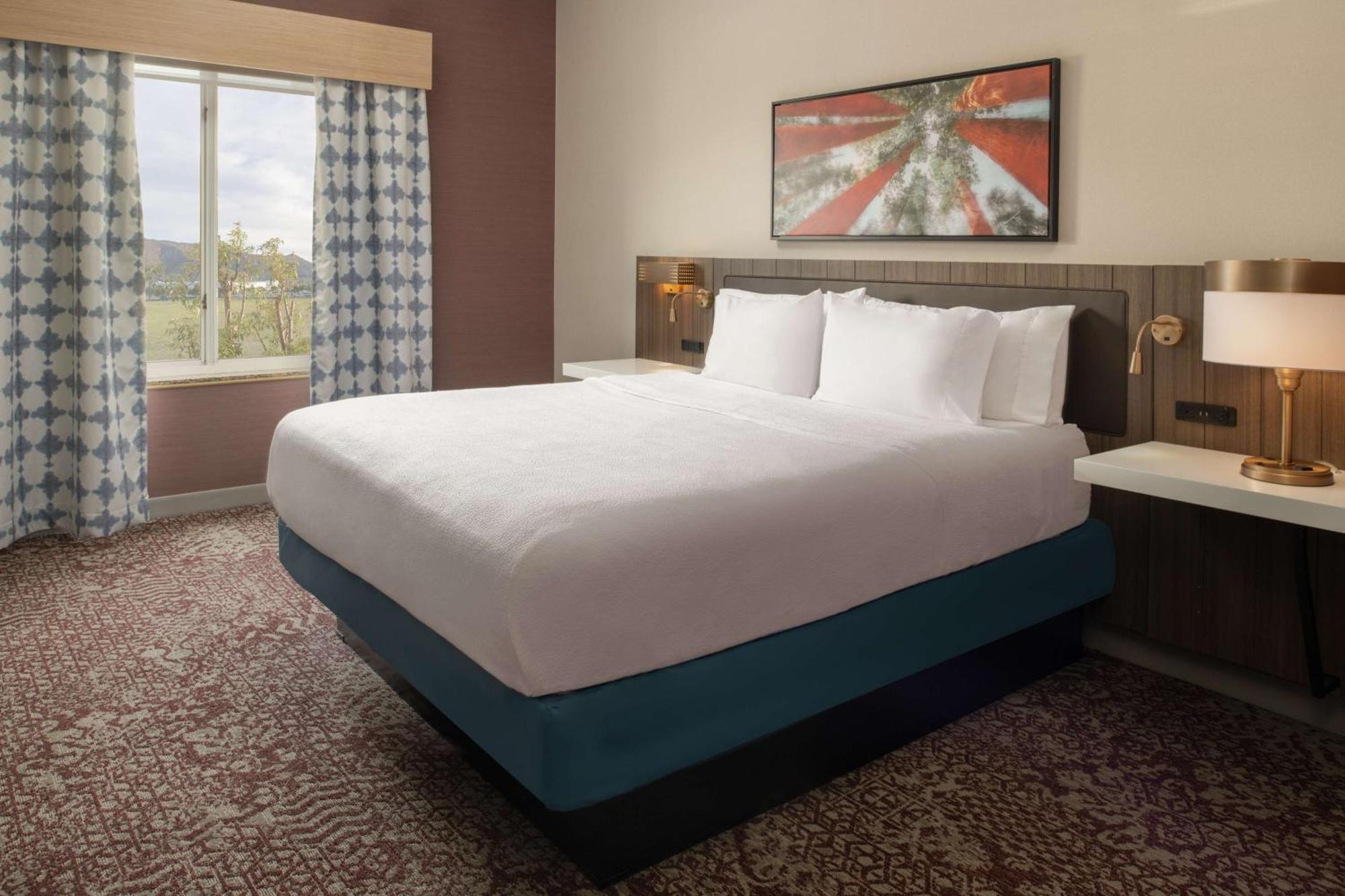 Hilton Garden Inn Fontana Ngoại thất bức ảnh
