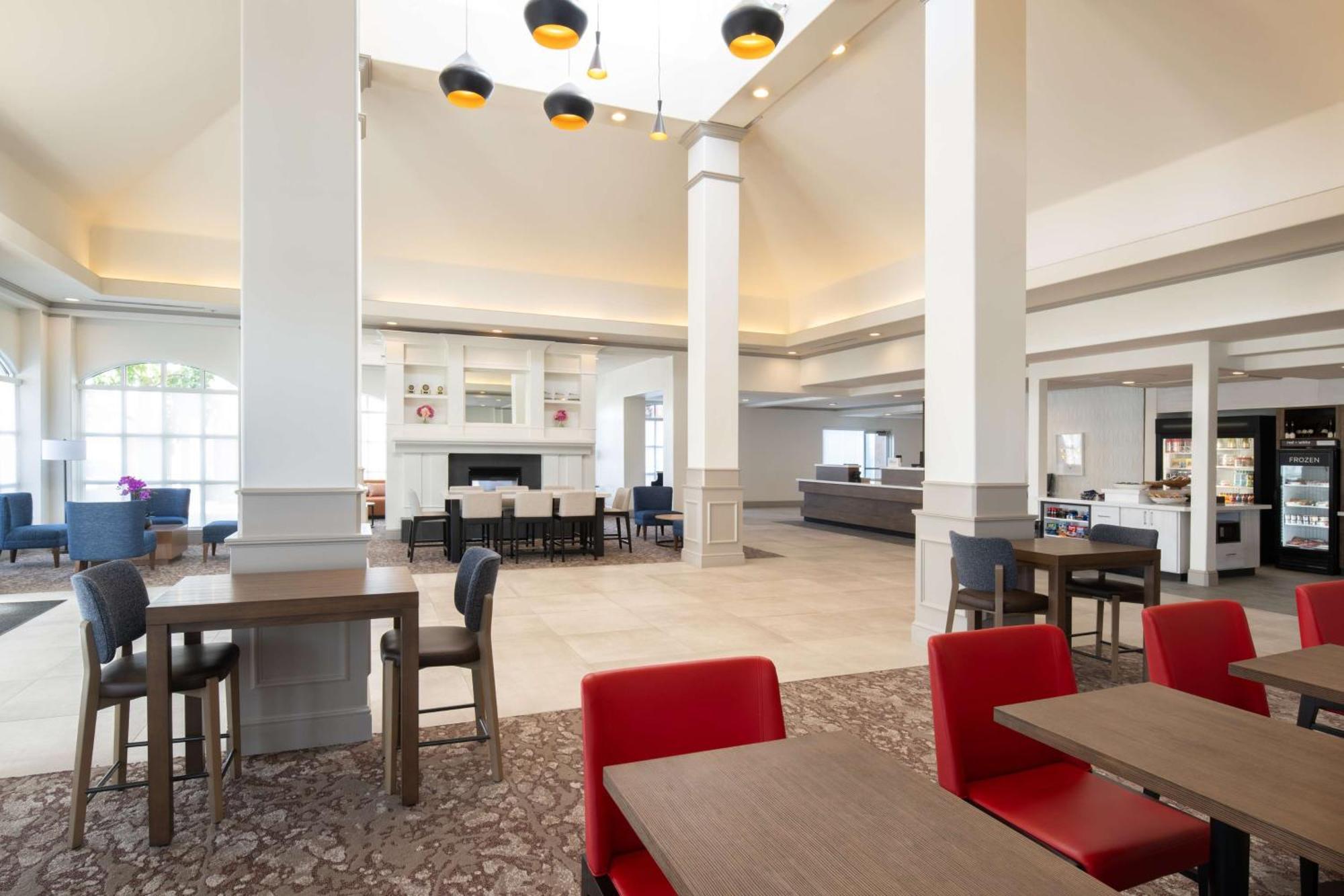 Hilton Garden Inn Fontana Ngoại thất bức ảnh