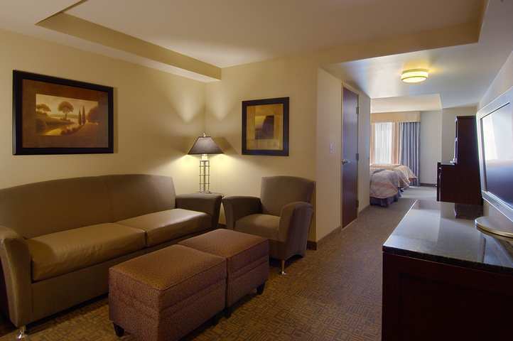 Hilton Garden Inn Fontana Ngoại thất bức ảnh