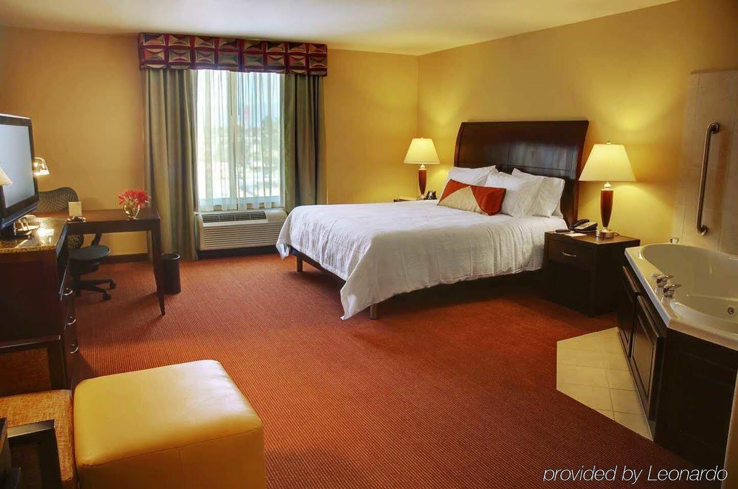 Hilton Garden Inn Fontana Ngoại thất bức ảnh